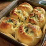 Buttery cheese Garlic Rolls, everyone will love them!